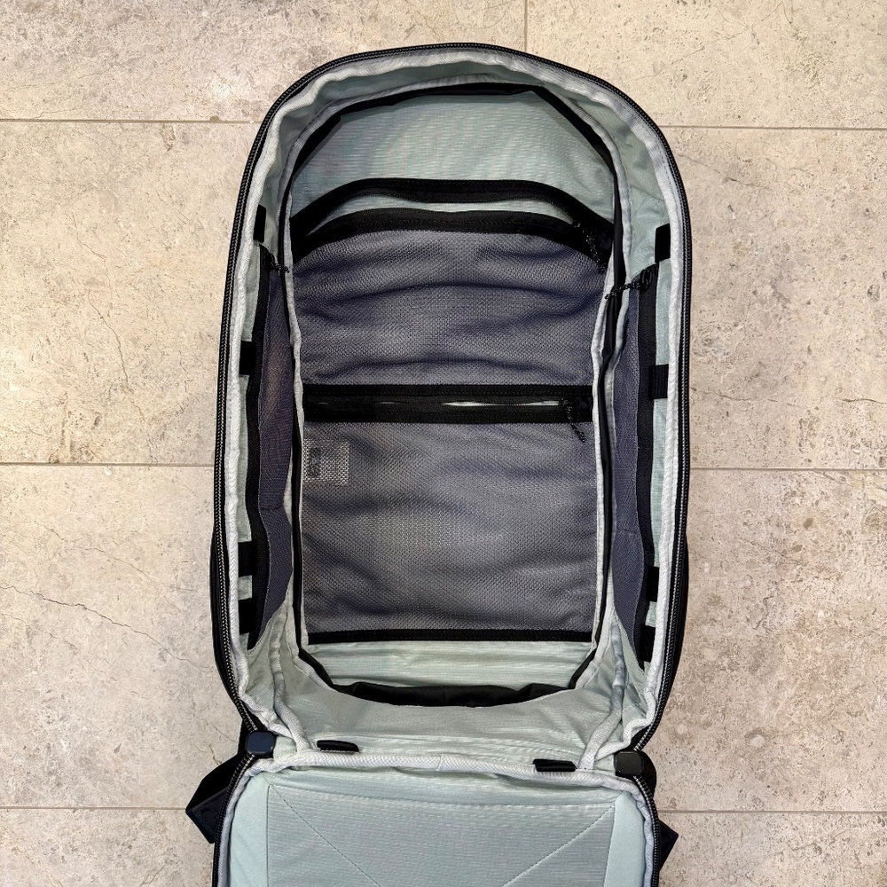 Peak Design 30L Travel Backpack | Black - Picture 8 of 9